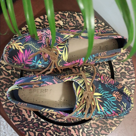 Unisex Sperry Shoes - Picture 2 of 3